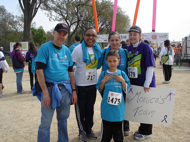 PatientsLikeMe Member Monica and Team on DC's National Mall